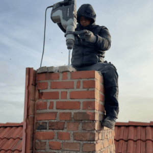 Mehr über den Artikel erfahren Schornstein abreißen | Kosten, Ablauf & Genehmigung einfach erklärt